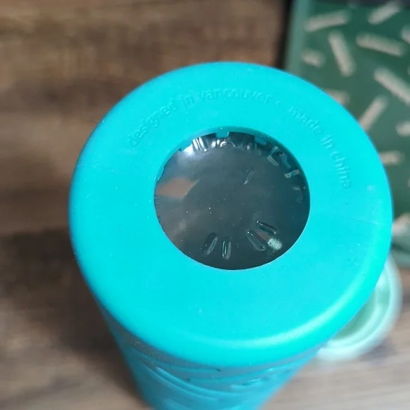 Lululemon - 2 Small Reusable Tote Gift Bags and Glass Water Bottle With Silicone - Picture 8 of 15